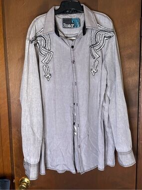Roar Men's Light Gray Embroidered Casual Button-Down Shirt